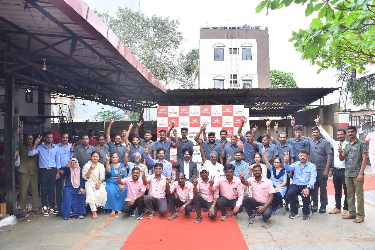 The Bhaskar Agro Solutions team at their Hubballi Mahindra dealership